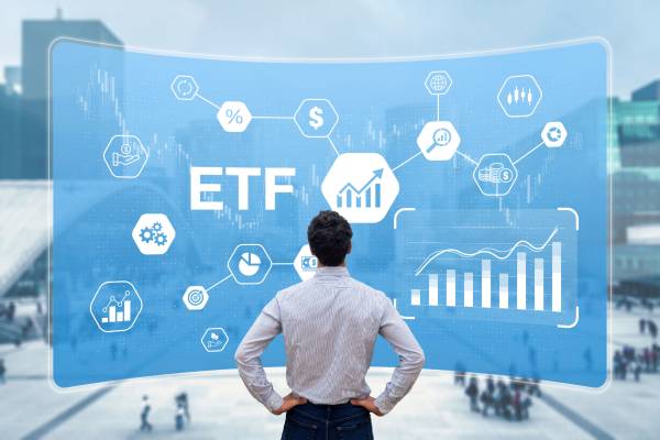 elementos de puzzle brancos com puzzles azuis com palavras sobre carteiras e ETFs