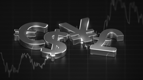 Symboles monétaires métalliques en 3D sur fond sombre.